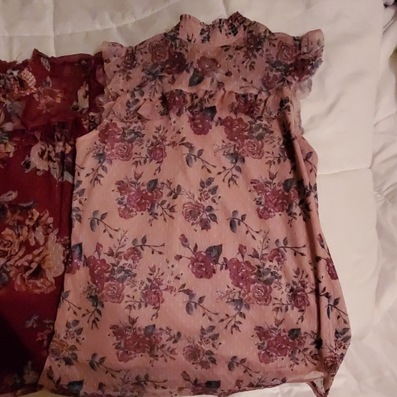 2 sleeveless blouses. No boundaries. Size M - Picture 2 of 5